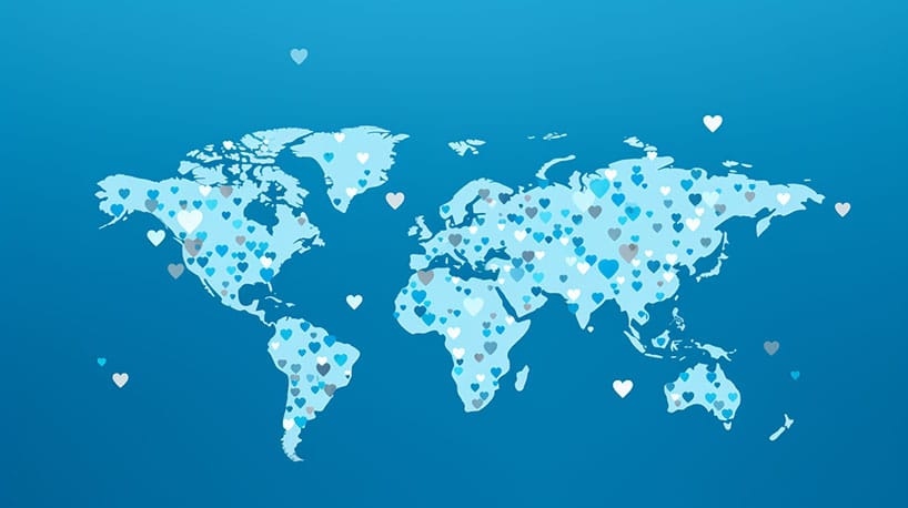 Een wereldkaart met harten vastgeprikt op verschillende landen